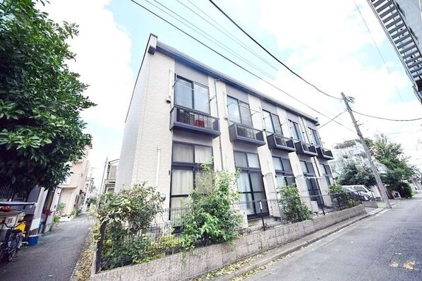 レオパレスラ プランタンの物件外観写真